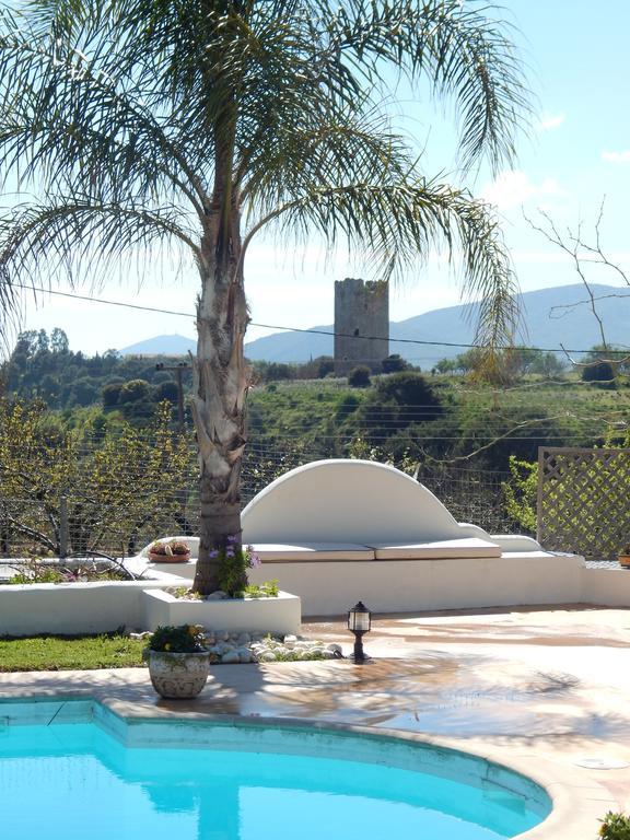 Villa Vravrona Tower & Suites Markópoulon Habitación foto
