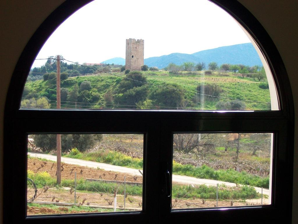 Villa Vravrona Tower & Suites Markópoulon Habitación foto